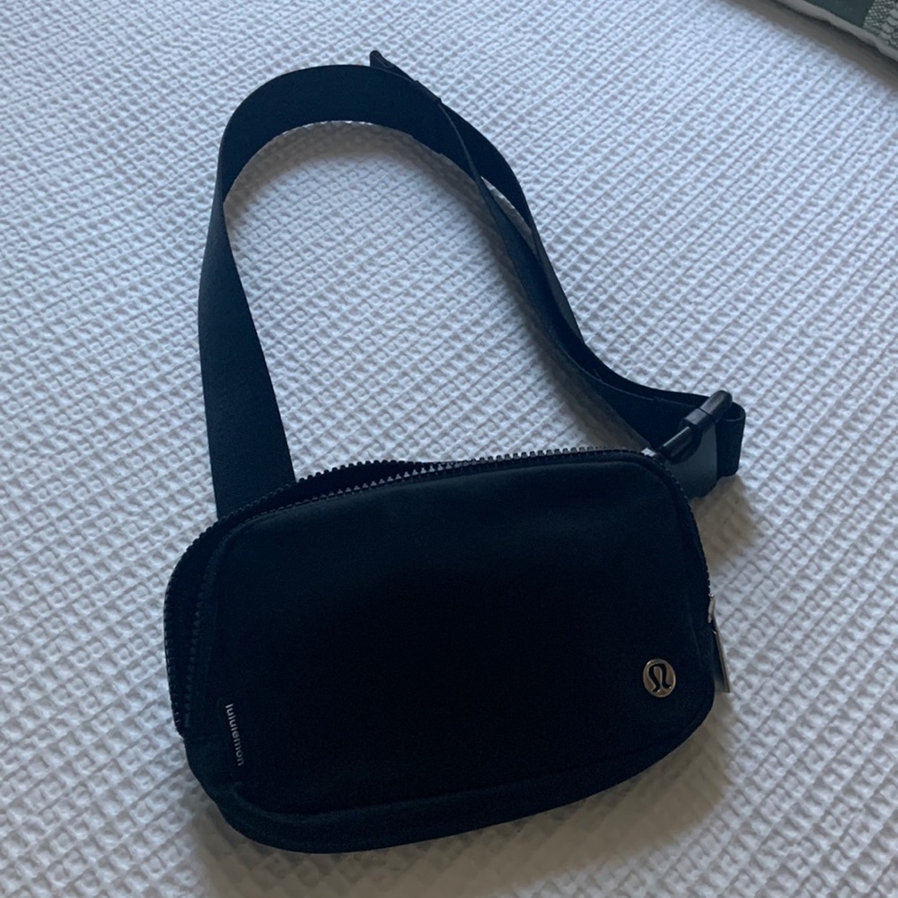 Lululemon Everywhere Belt Bag
